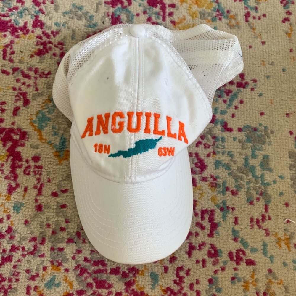 White trucker hat